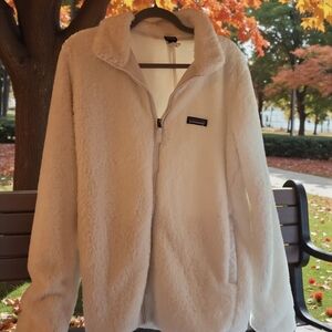 Patagonia Women’s Cream Sherpa Fleece Jacket – Size XL